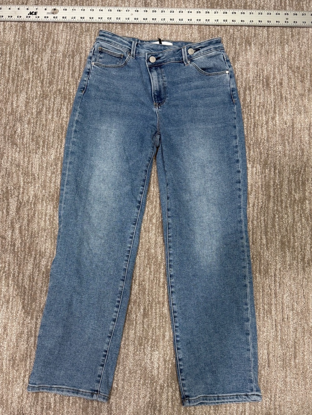 Risen Classic High-Rise Straight Leg Women's Jeans cute waist! 9/29